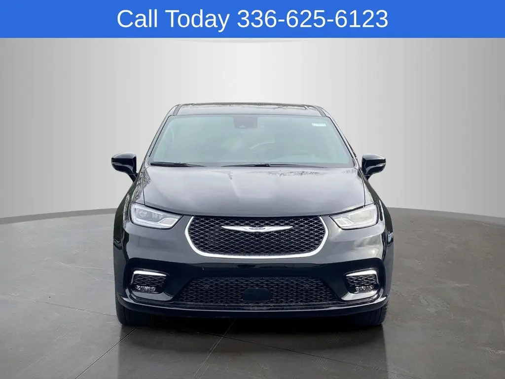 2026 Chrysler Pacifica Select photo 4