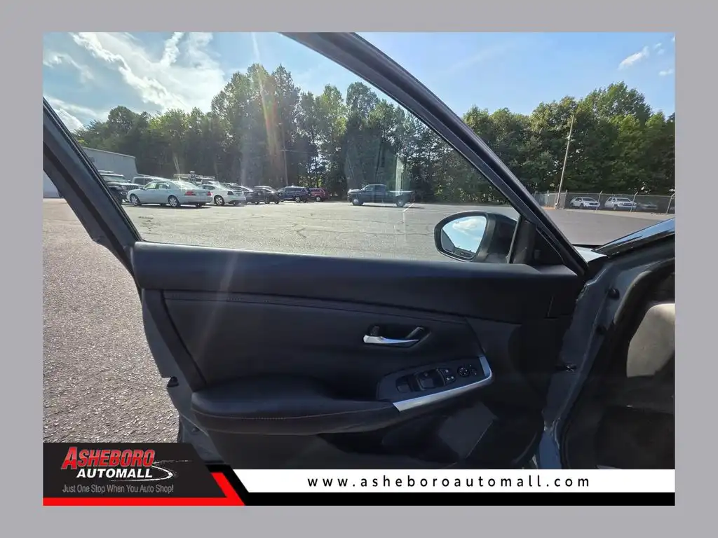 2025 Nissan Sentra SR CVT's photo