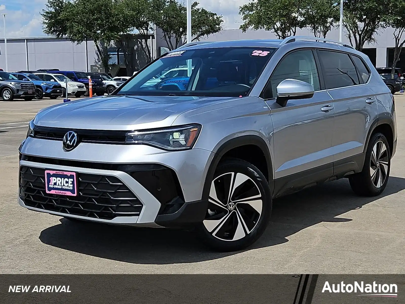 2025 Volkswagen Taos 1.5T SE 4Motion's photo