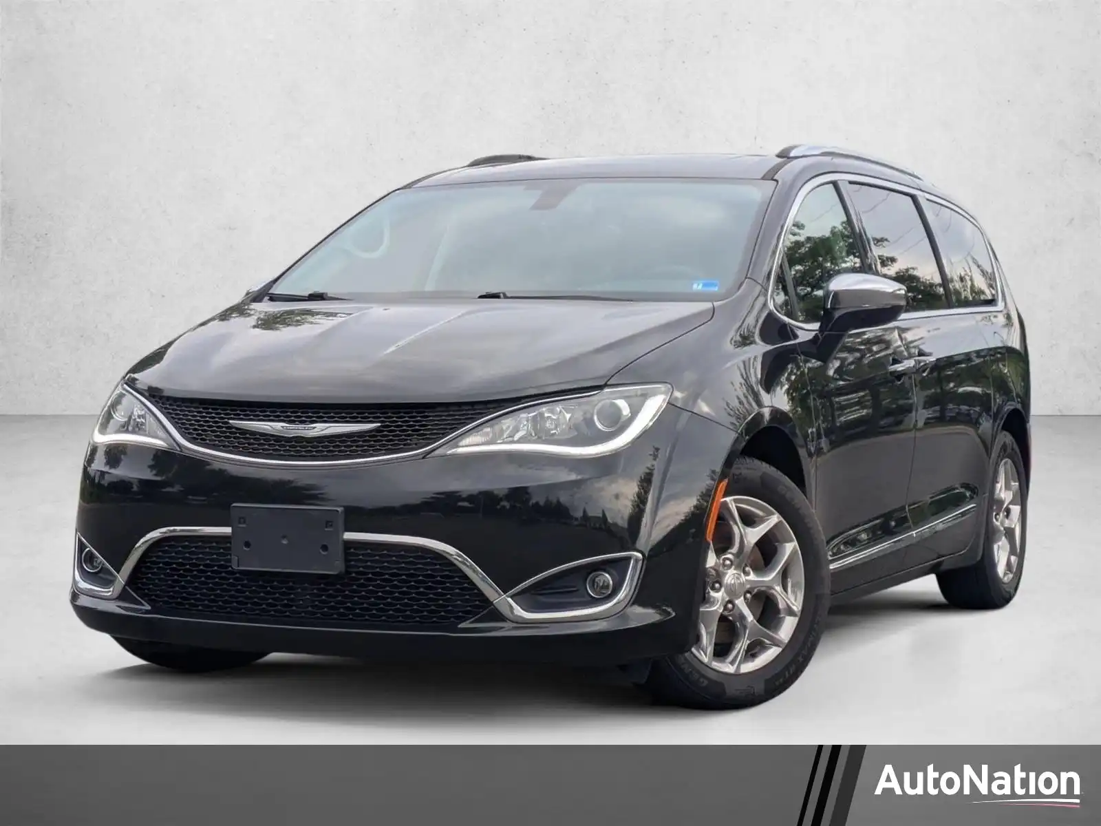 2020 Chrysler Pacifica Limited's photo