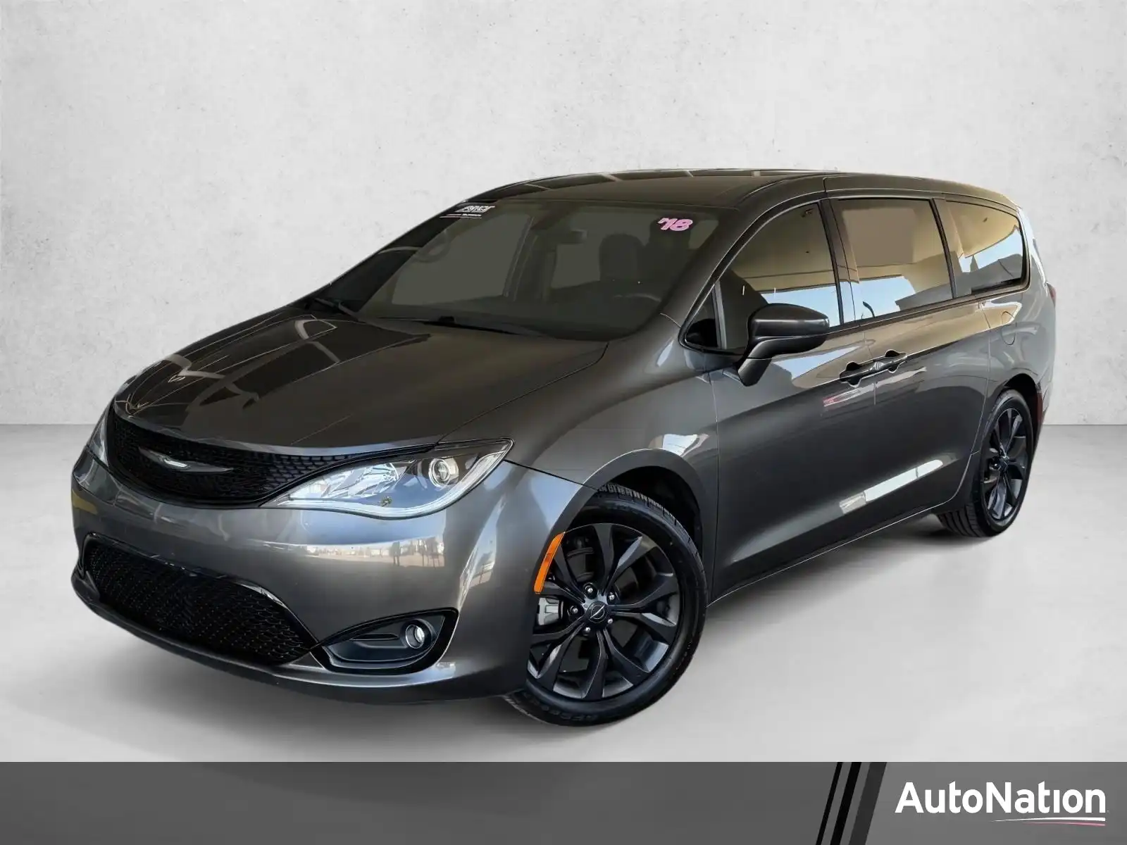 2018 Chrysler Pacifica Touring Plus's photo