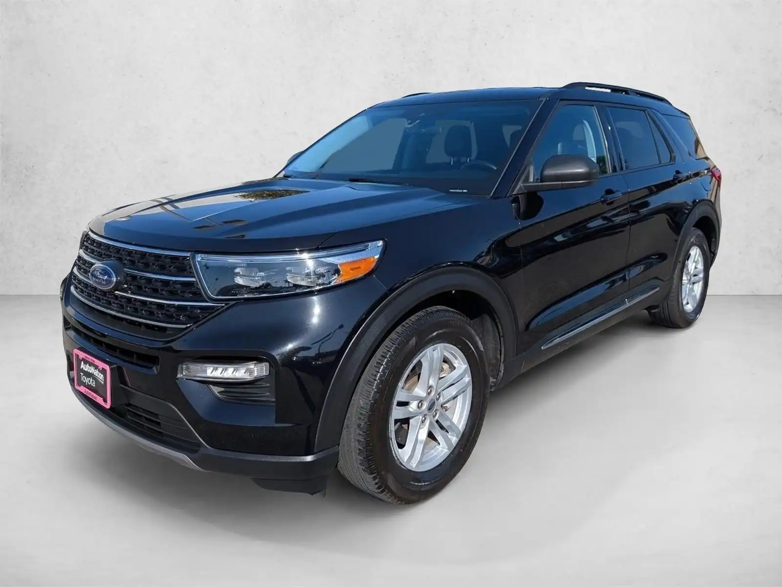 2023 Ford Explorer XLT RWD's photo