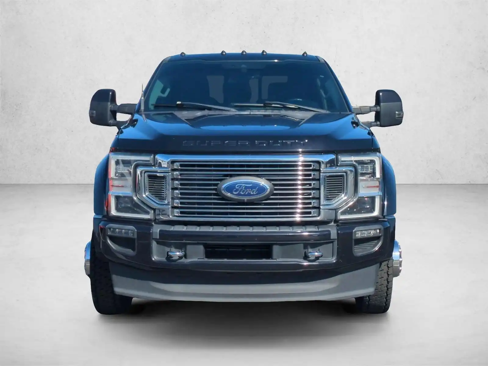 2022 Ford F-450 Limited 4WD Crew Cab DRW 8' Box's photo