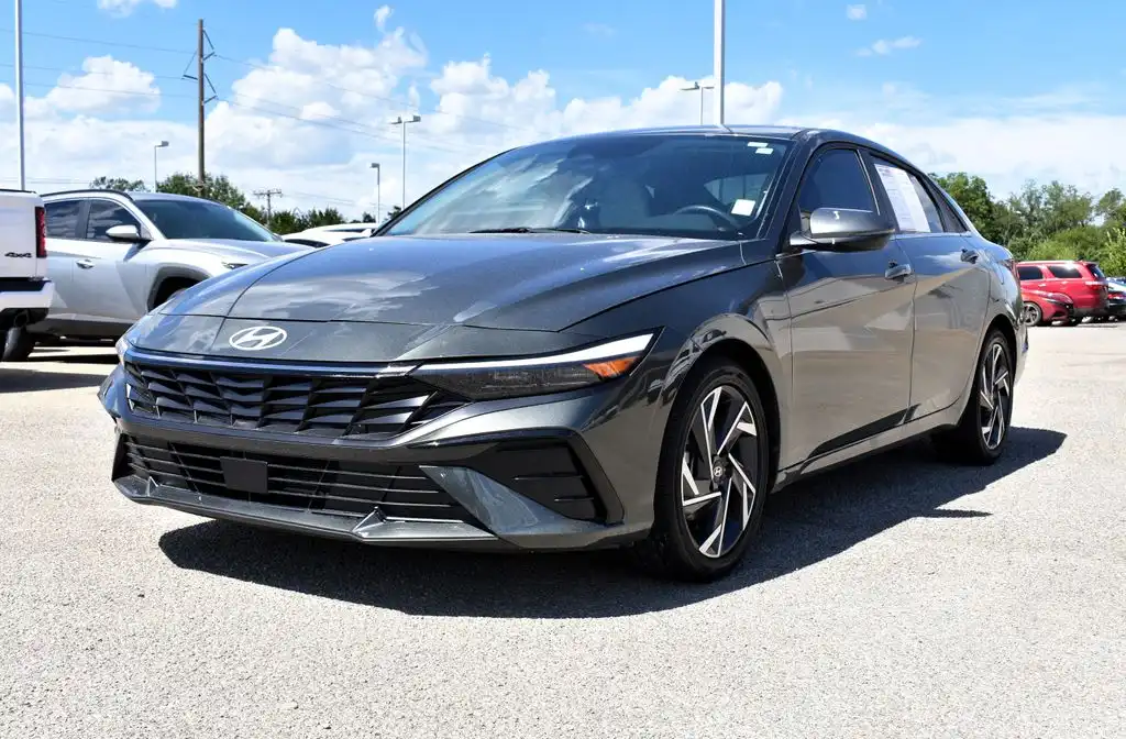 2025 Hyundai Elantra 2.0 Limited IVT's photo