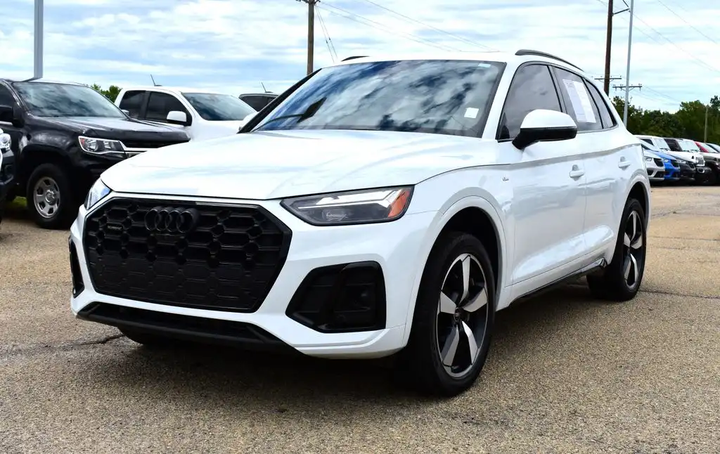 2023 Audi Q5 45 Premium Plus's photo