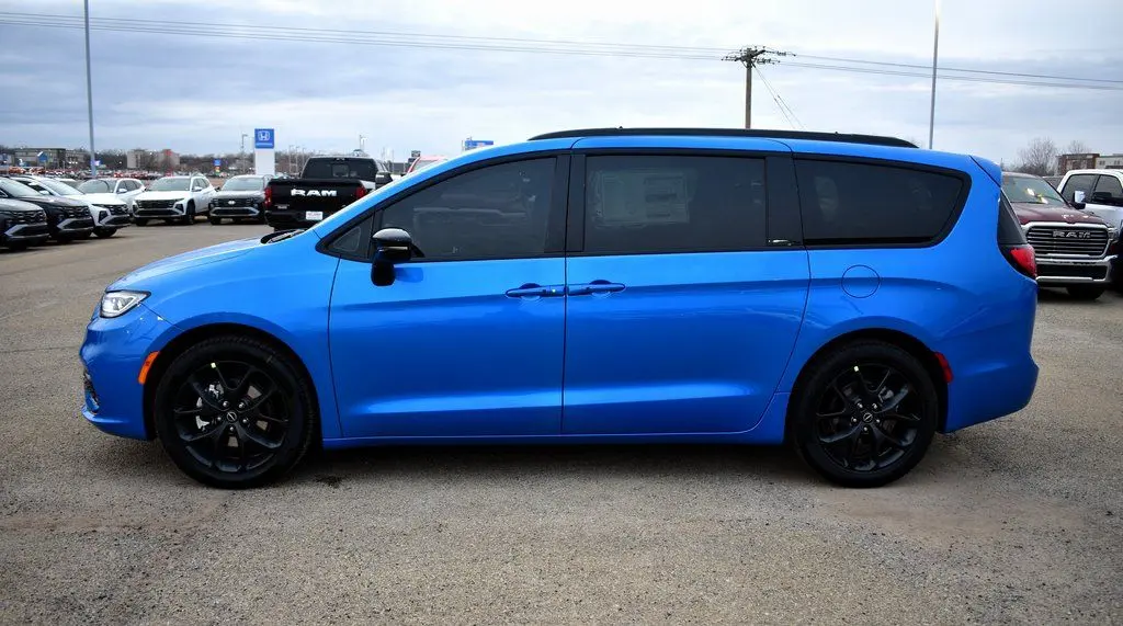 2026 Chrysler Pacifica Limited photo 5