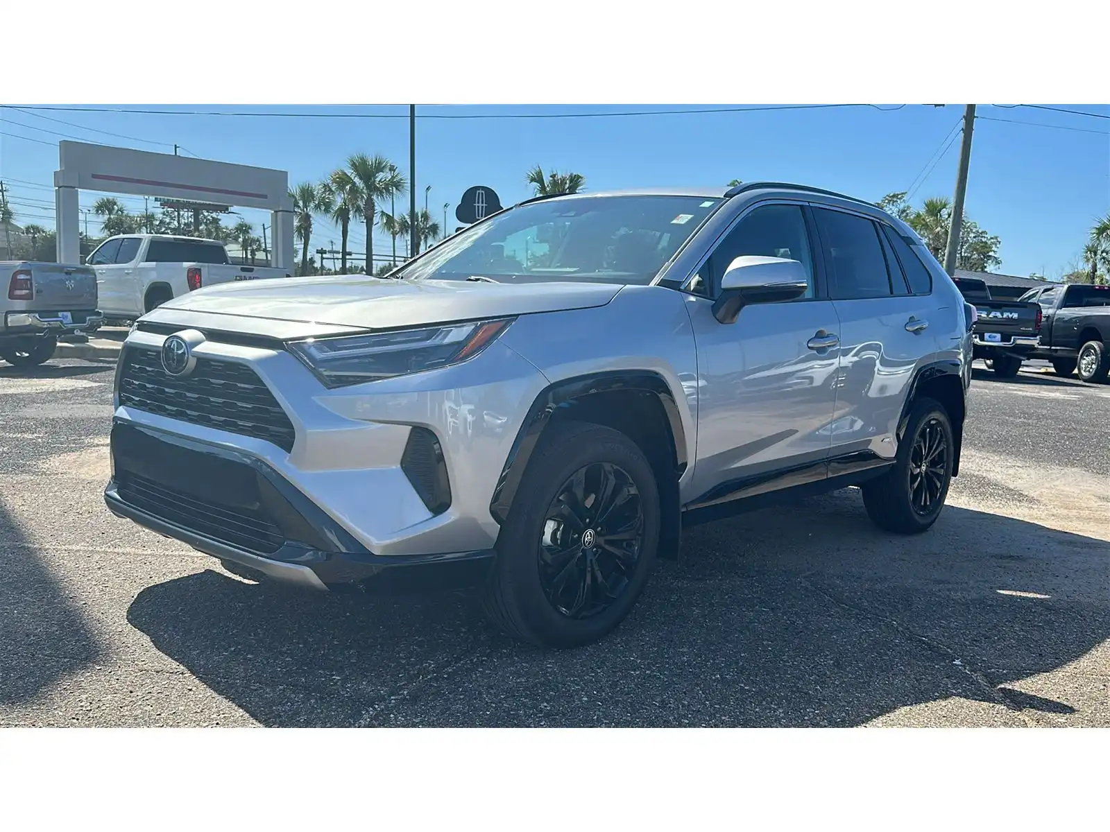 2025 Toyota RAV4 Hybrid SE AWD's photo