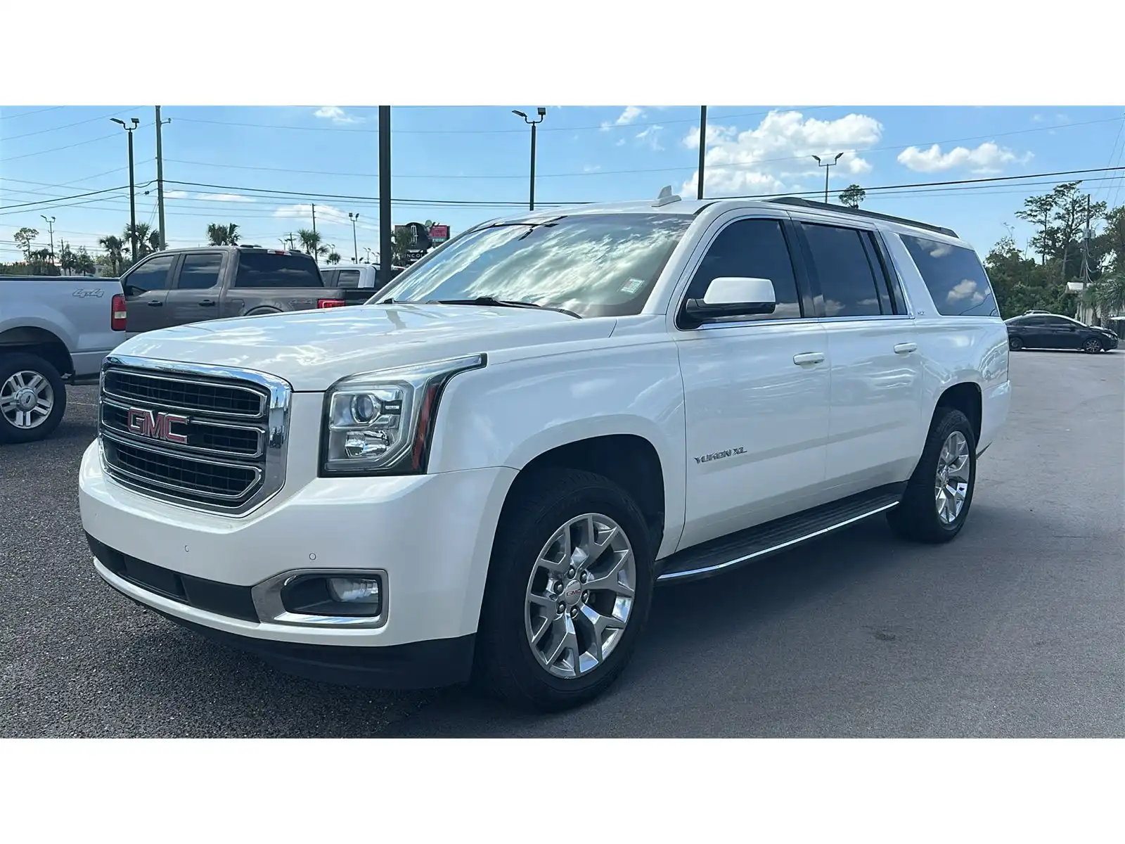 2015 GMC Yukon SLT 2WD's photo