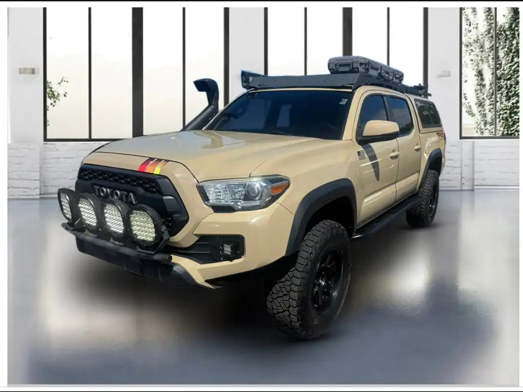 2017 Toyota Tacoma TRD Off-Road Double Cab 4WD V6 Auto Short Bed's photo
