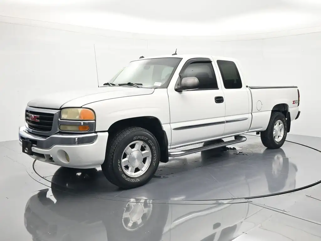 2004 GMC Sierra 6.5 SLT 4WD Extended Cab ft Box's photo