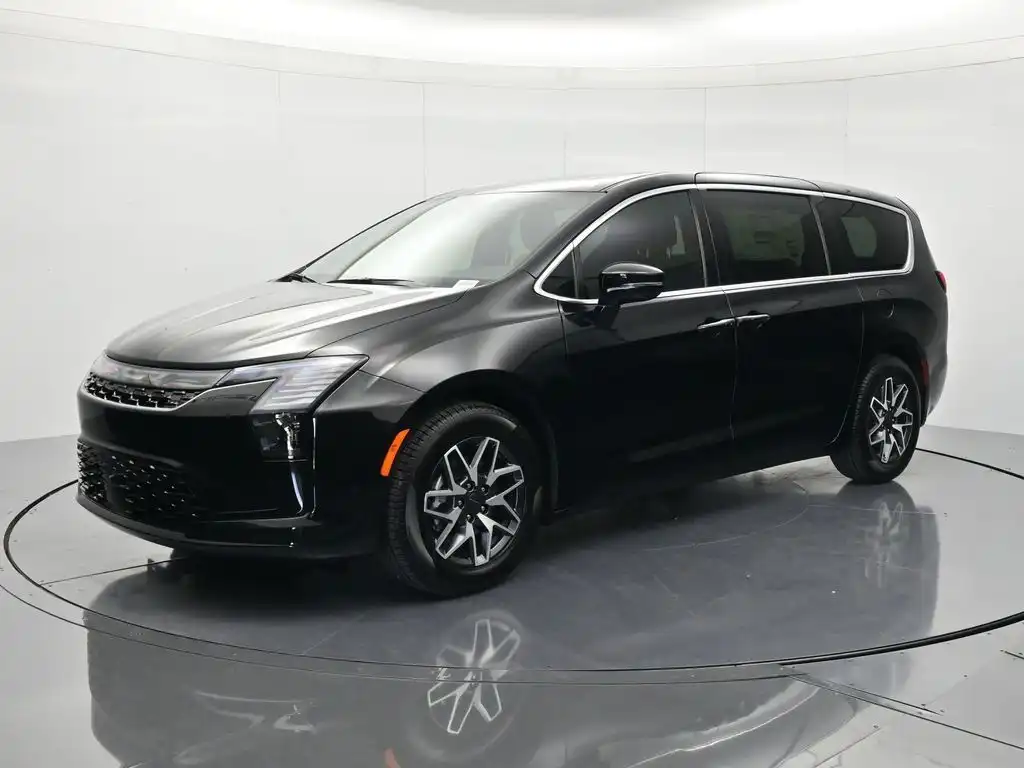 2027 Chrysler Pacifica Limited's photo