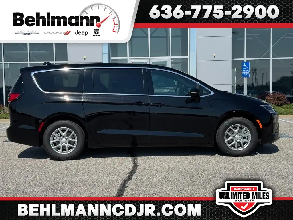2027 Chrysler Pacifica Select photo 1