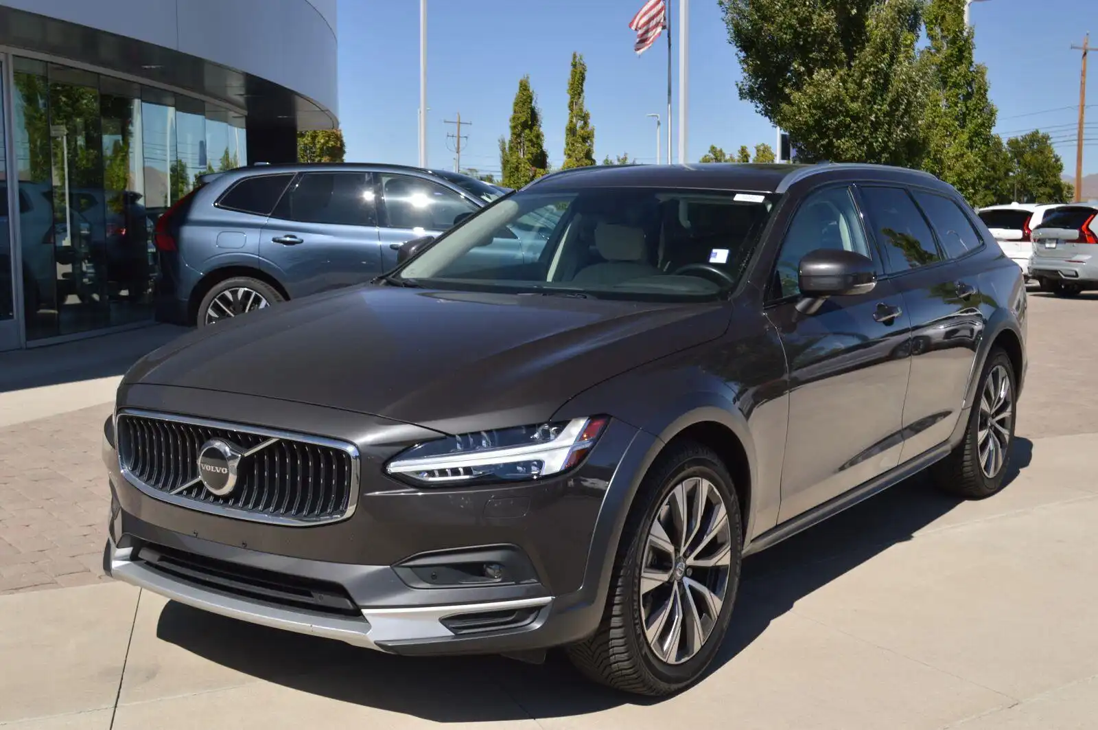 2021 Volvo V90 Cross Country T6 AWD's photo