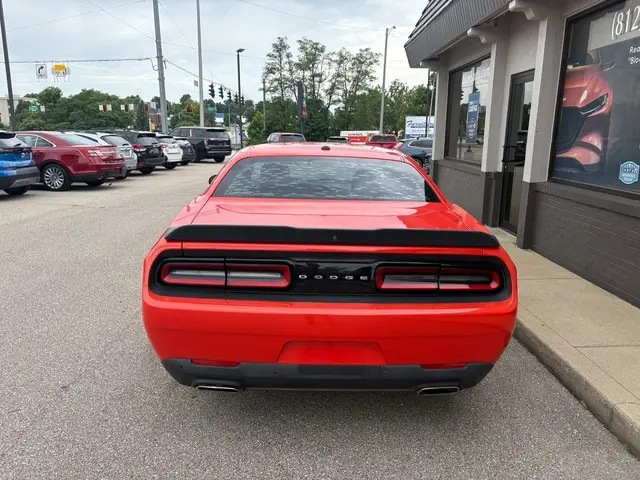 2017 Dodge Challenger SXT photo 4