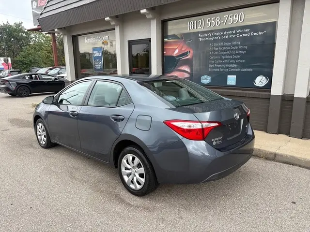 2016 Toyota Corolla LE AT photo 3