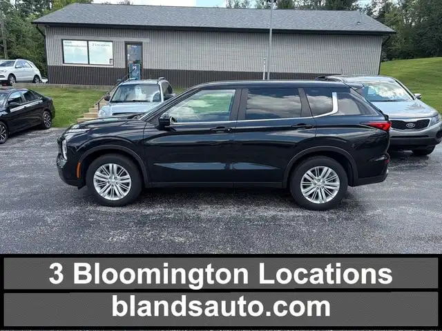 2023 Mitsubishi Outlander ES S-AWC's photo
