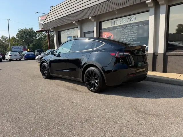 2023 Tesla Model Y Long Range Dual Motor AWD photo 3