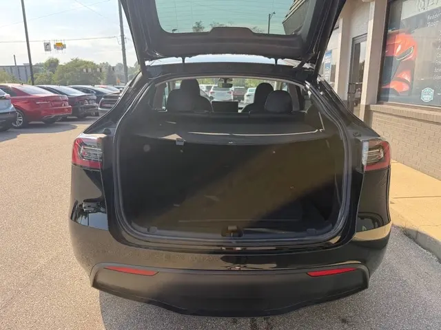 2023 Tesla Model Y Long Range Dual Motor AWD photo 5
