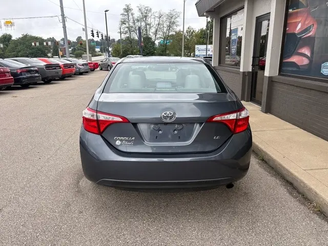 2016 Toyota Corolla LE AT photo 4