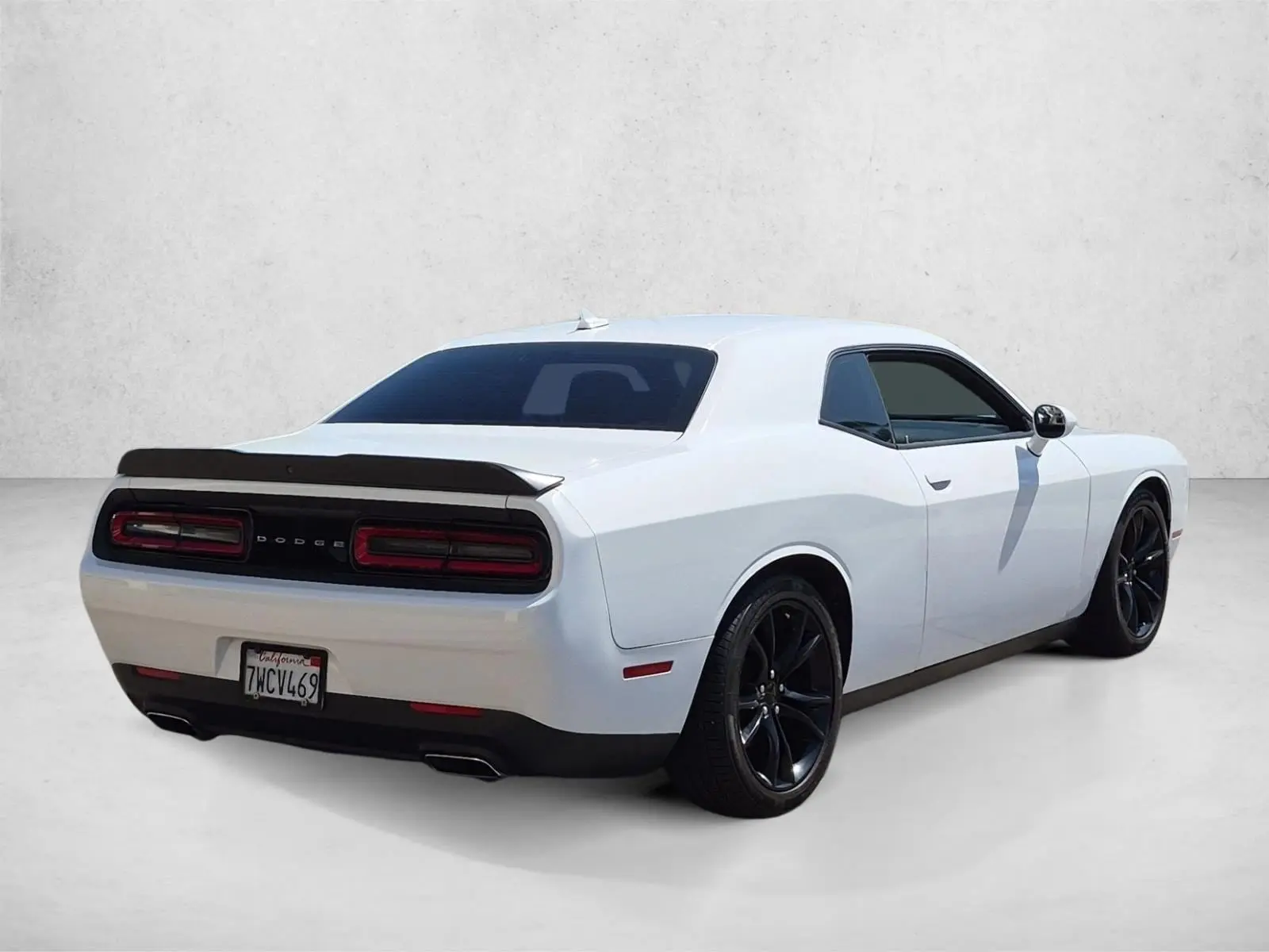 2016 Dodge Challenger SXT Plus photo 5