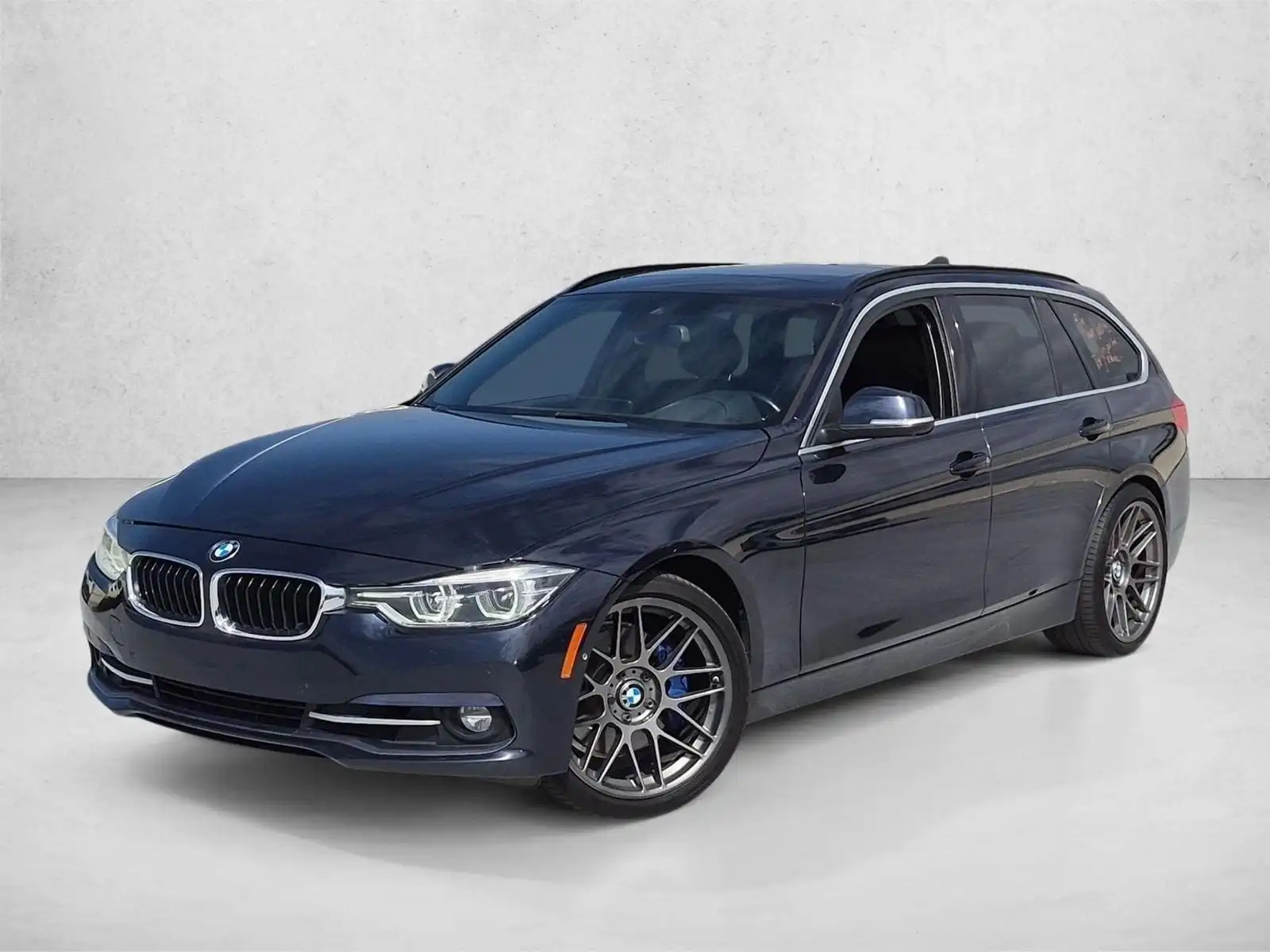 2017 BMW 3 Series 330i xDrive Sports Wagon's photo