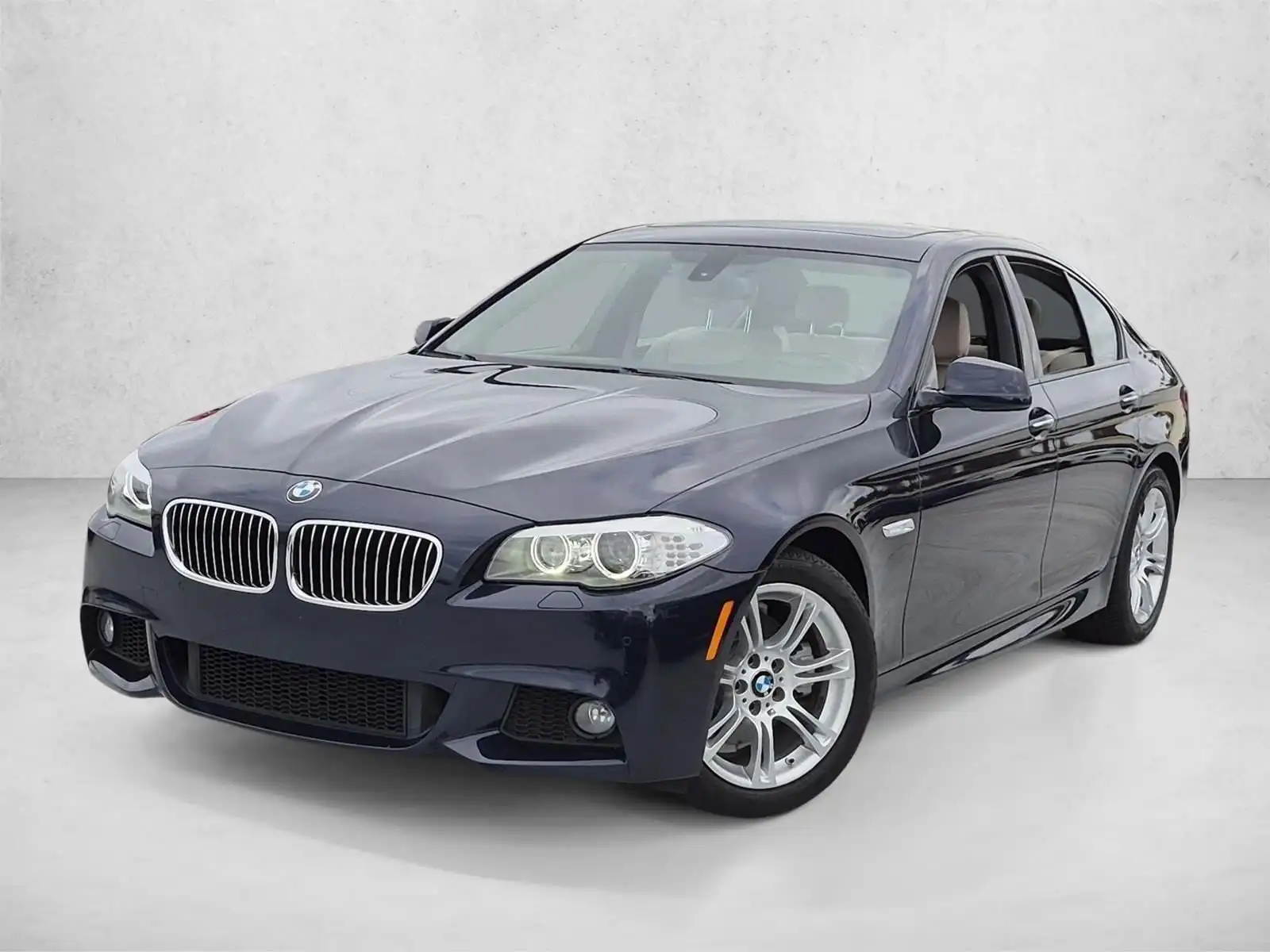 2013 BMW 5 Series 528i Sedan's photo