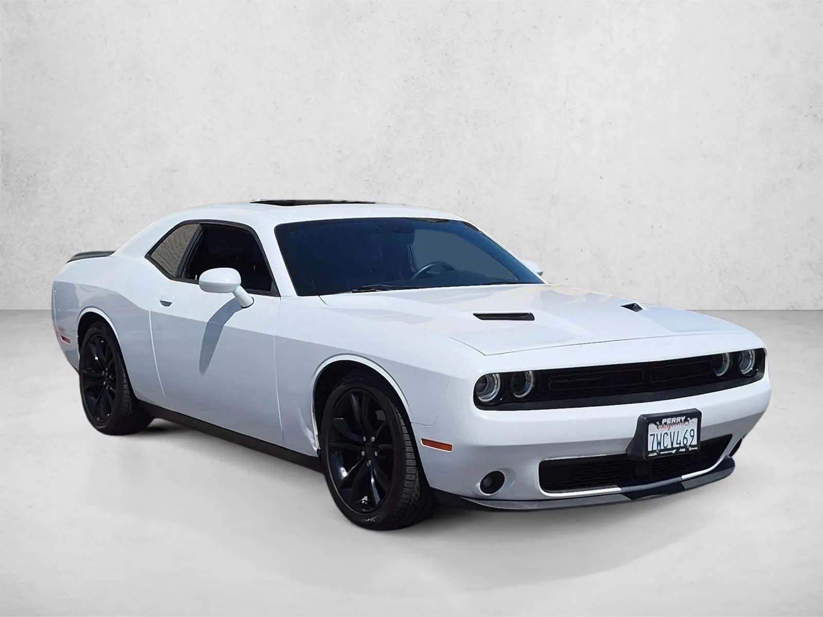 2016 Dodge Challenger SXT Plus photo 3