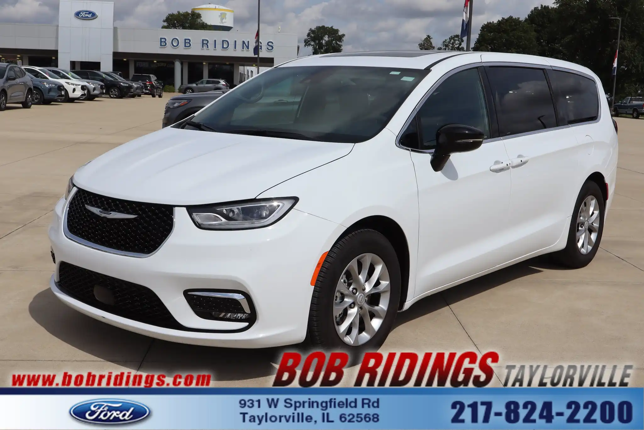 2026 Chrysler Pacifica Limited's photo