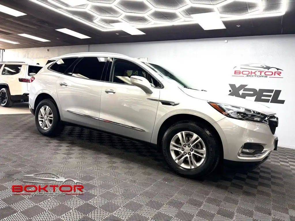 2018 Buick Enclave Essence's photo