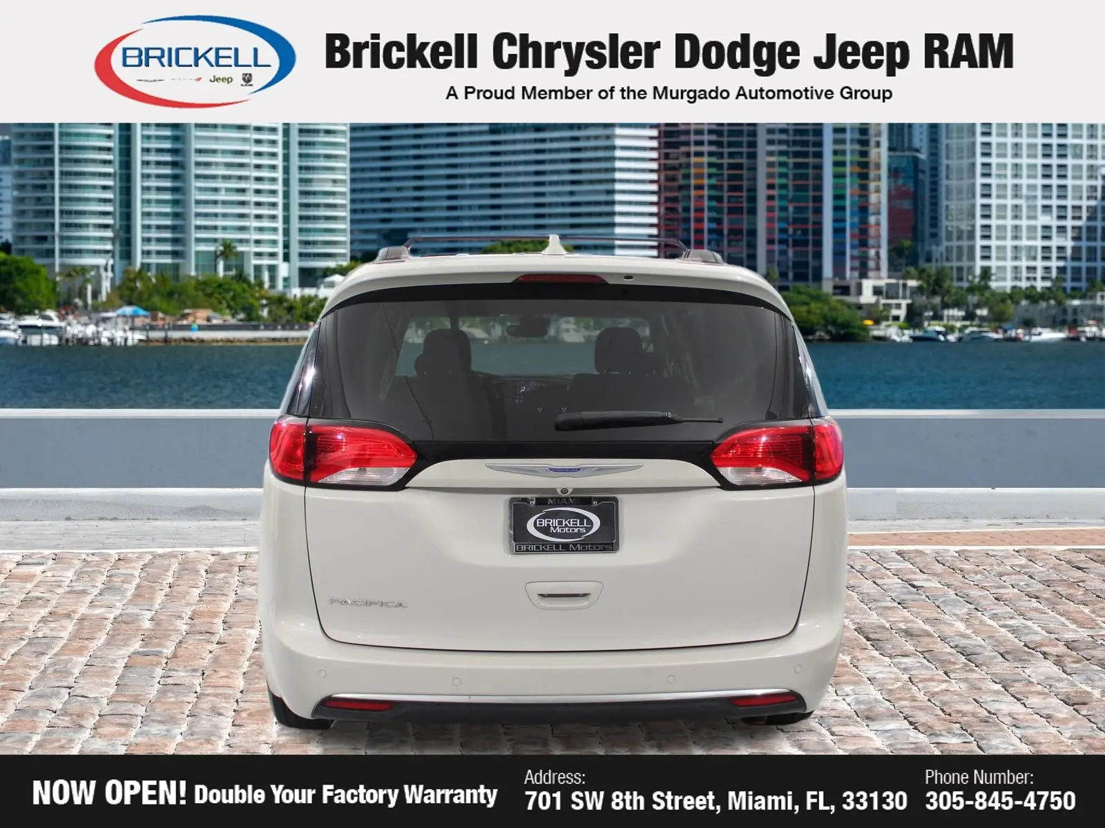 2020 Chrysler Pacifica Touring photo 4