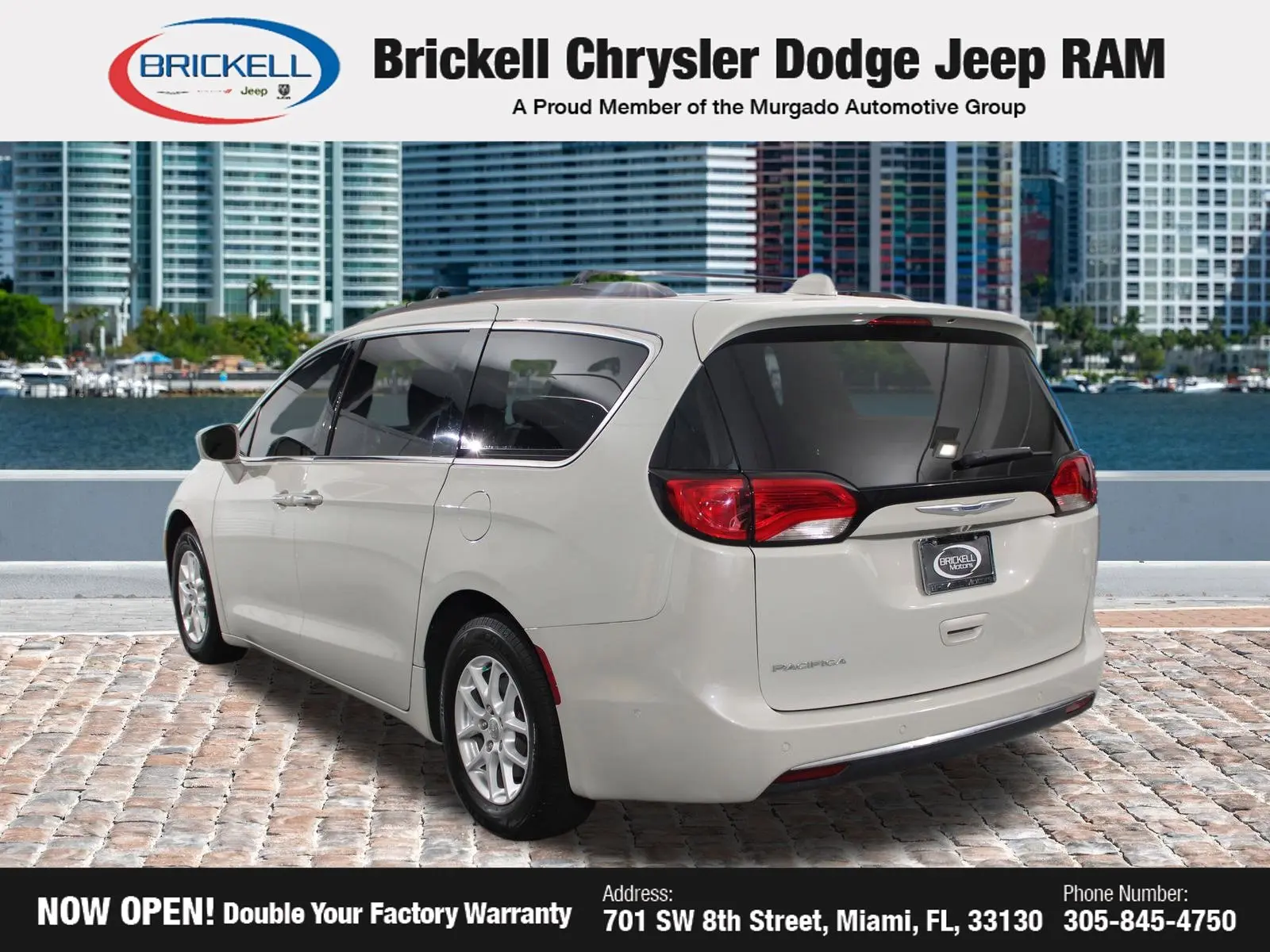 2020 Chrysler Pacifica Touring photo 3