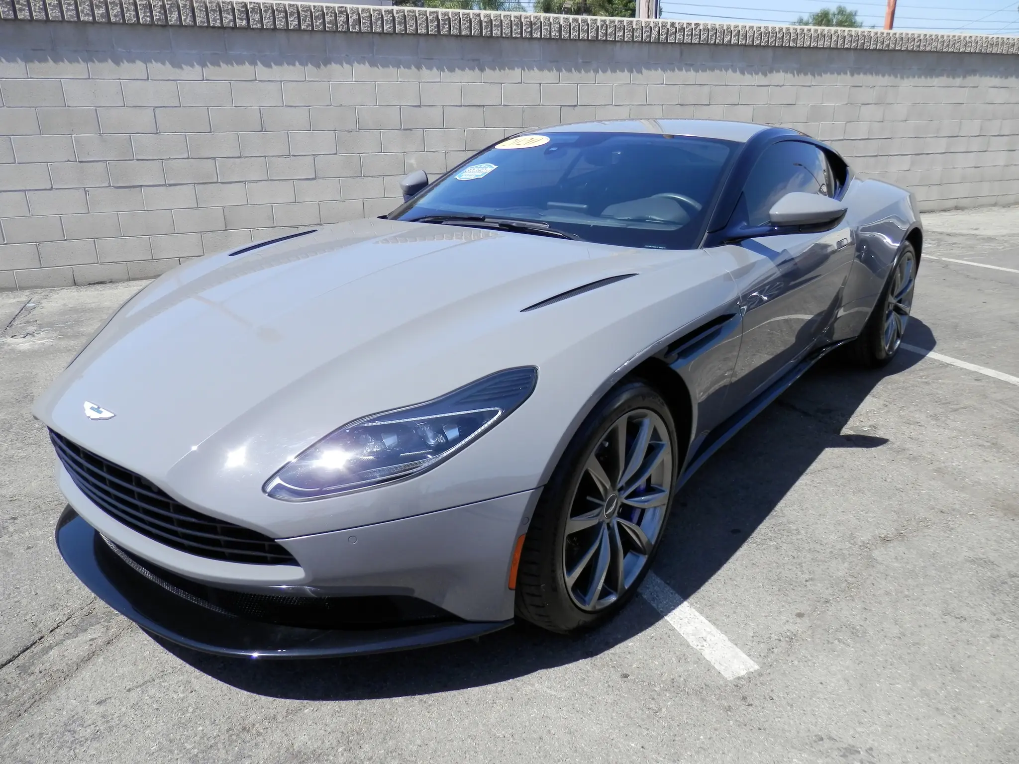 2020 Aston Martin DB11 V8 Coupe photo 5