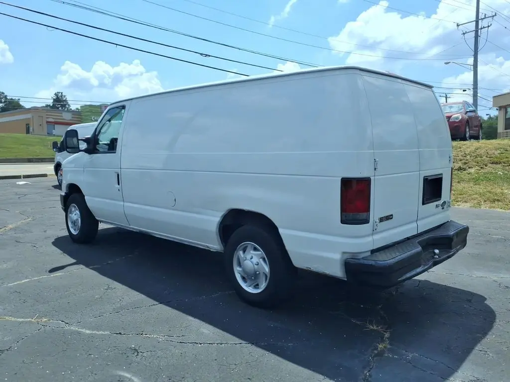 2010 Ford E-Series E-150 Van photo 5