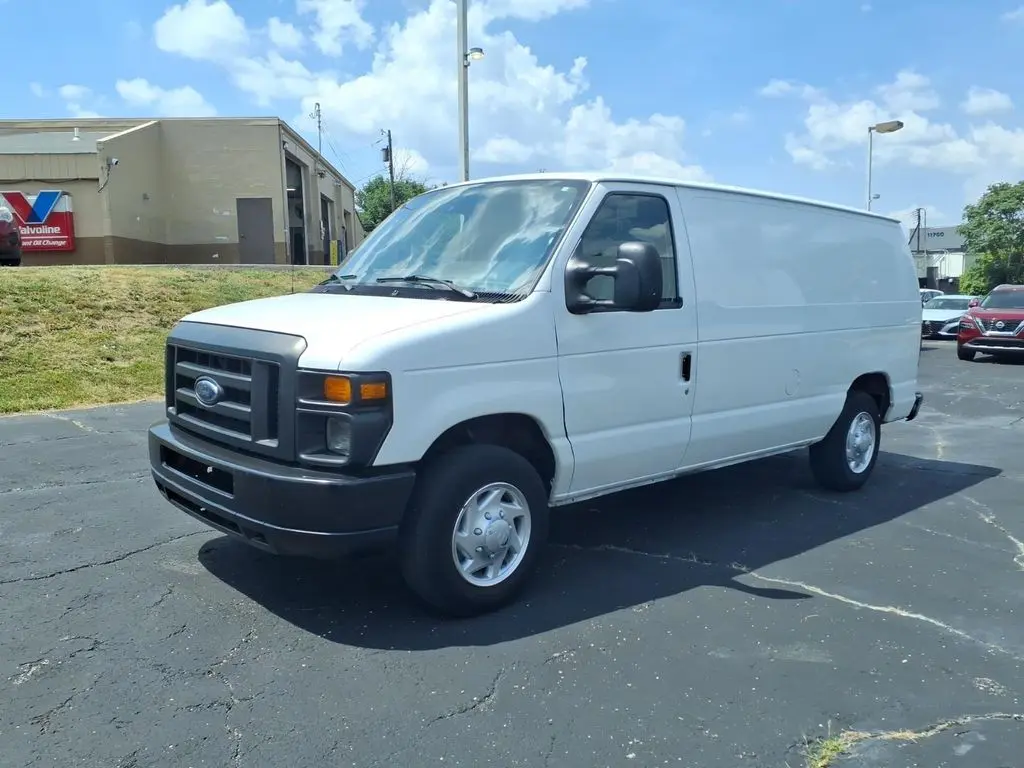 2010 Ford E-Series E-150 Van photo 3