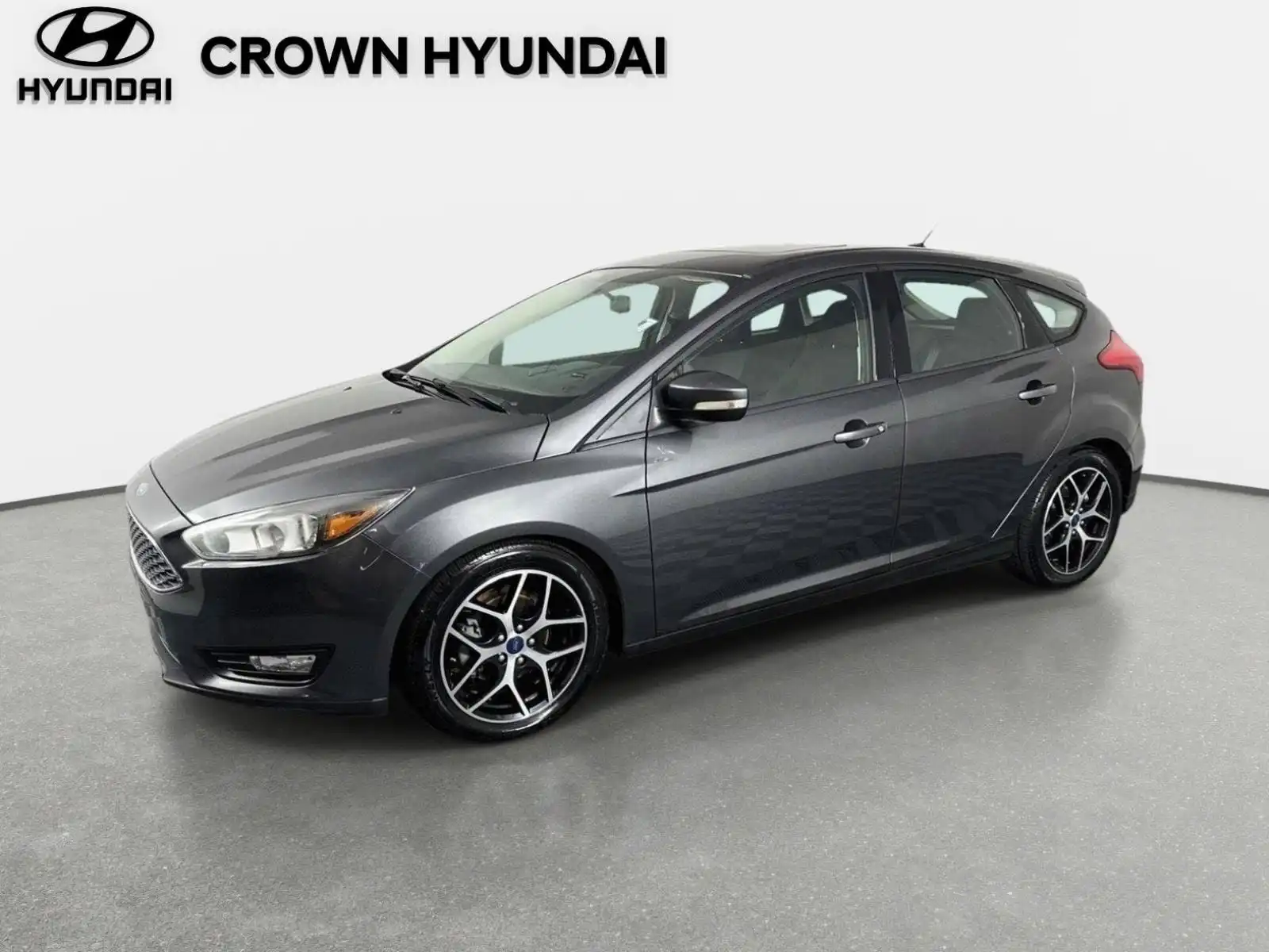 2017 Ford Focus SEL Hatchback 5-Door's photo