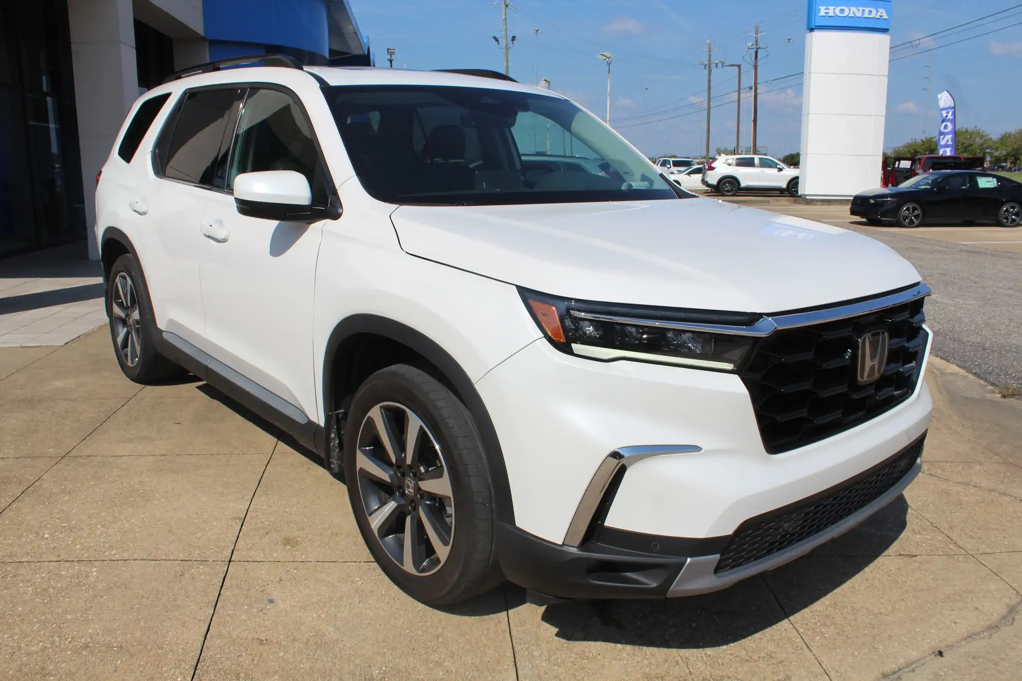 2025 Honda Pilot Touring 2WD's photo