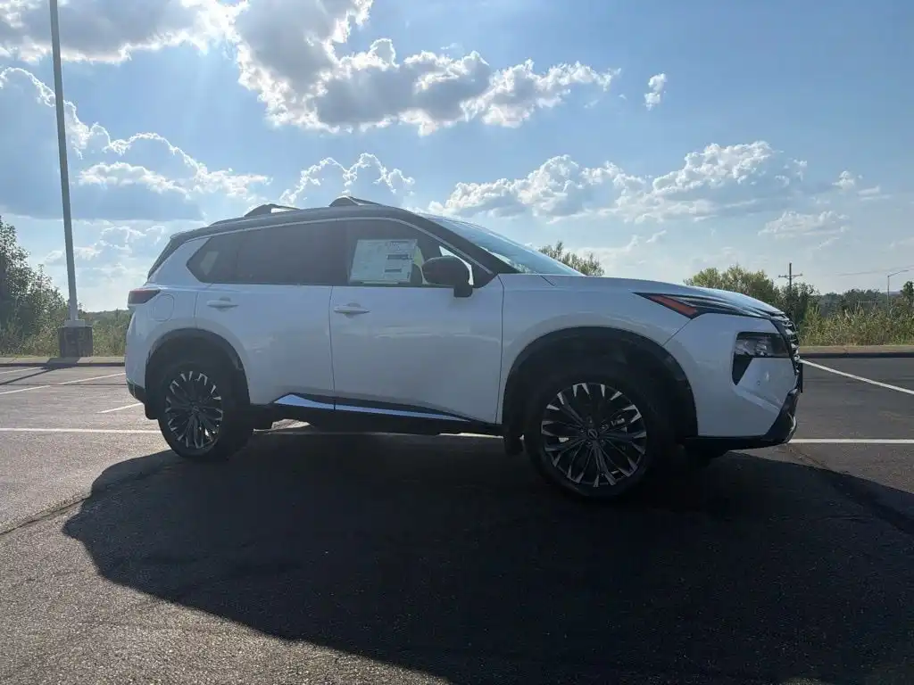 2026 Nissan Rogue Platinum AWD's photo