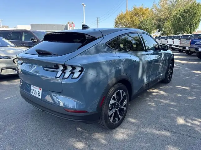 2024 Ford Mustang-Mach-e Select photo 3