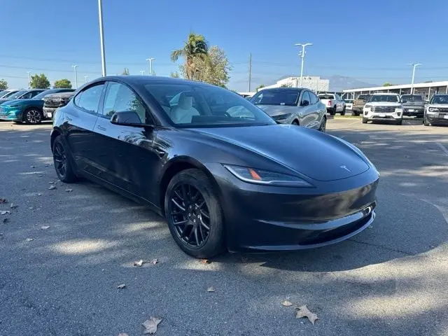 2025 Tesla Model 3 Long Range photo 4