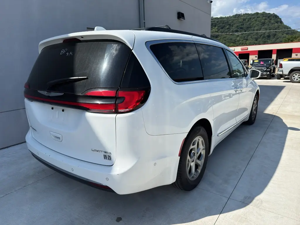 2022 Chrysler Pacifica Limited photo 5