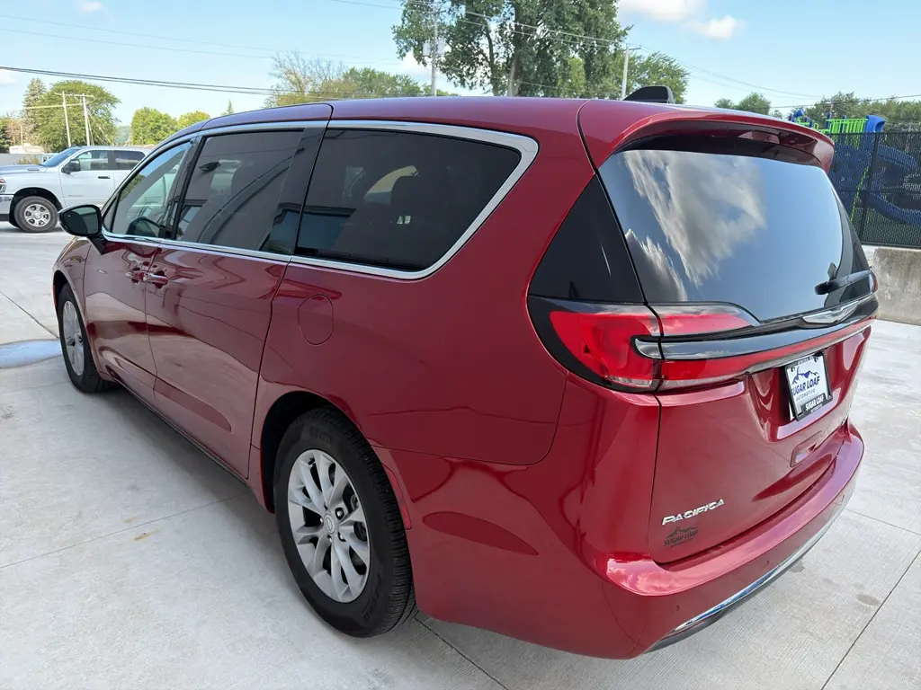 2026 Chrysler Pacifica Limited photo 4