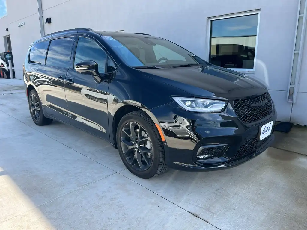 2025 Chrysler Pacifica Limited AWD's photo