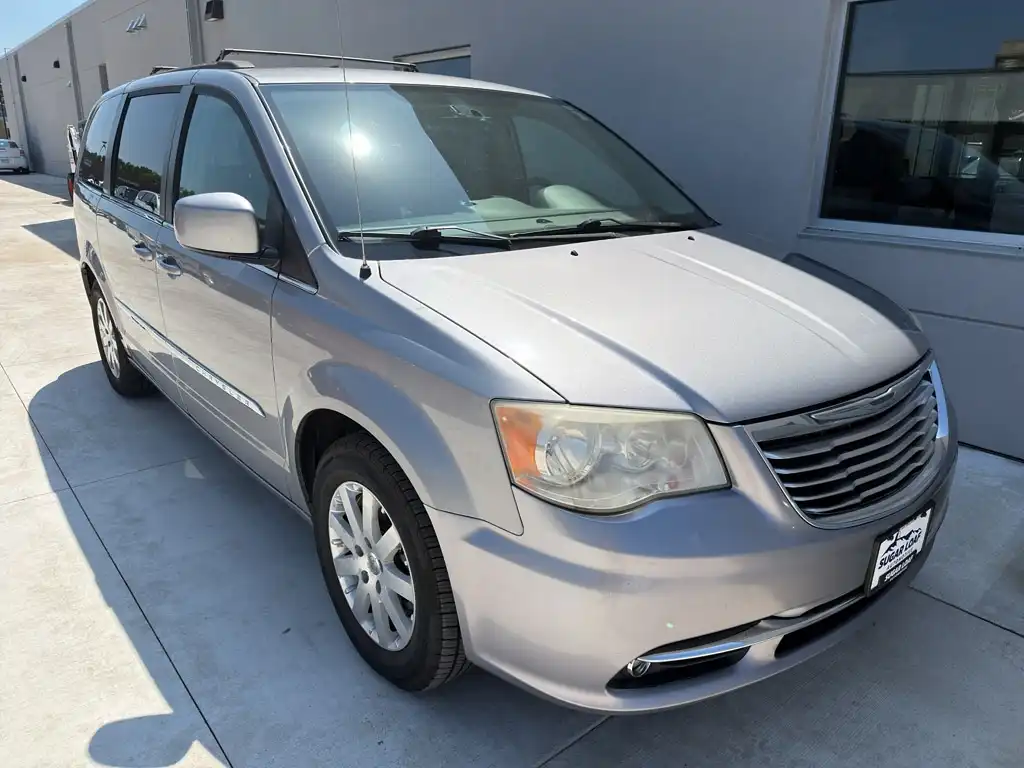 2014 Chrysler Town & Country Touring's photo