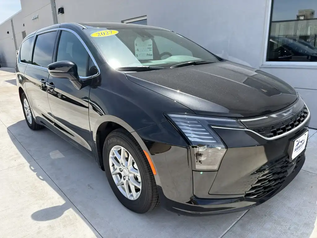 2027 Chrysler Pacifica Select's photo