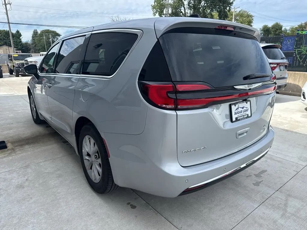 2026 Chrysler Pacifica Limited photo 4