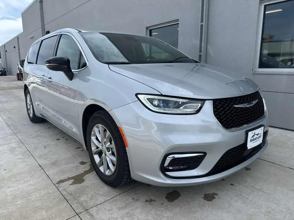 2026 Chrysler Pacifica Limited photo 1