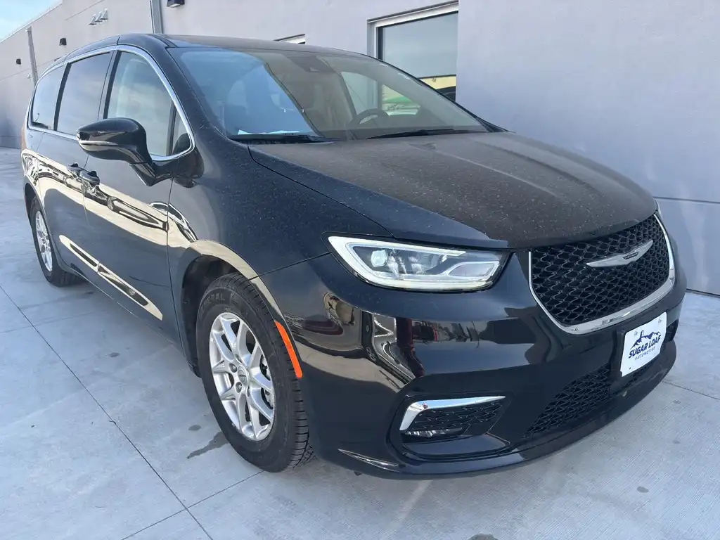 2024 Chrysler Pacifica Touring L's photo