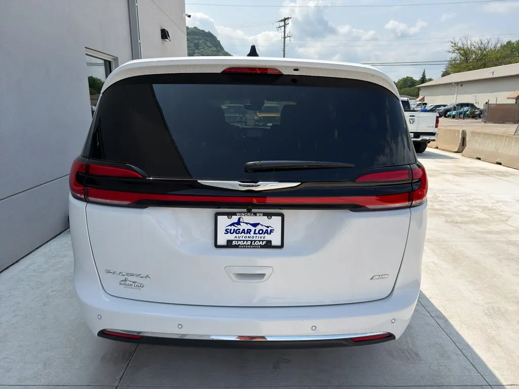 2026 Chrysler Pacifica Select AWD photo 5