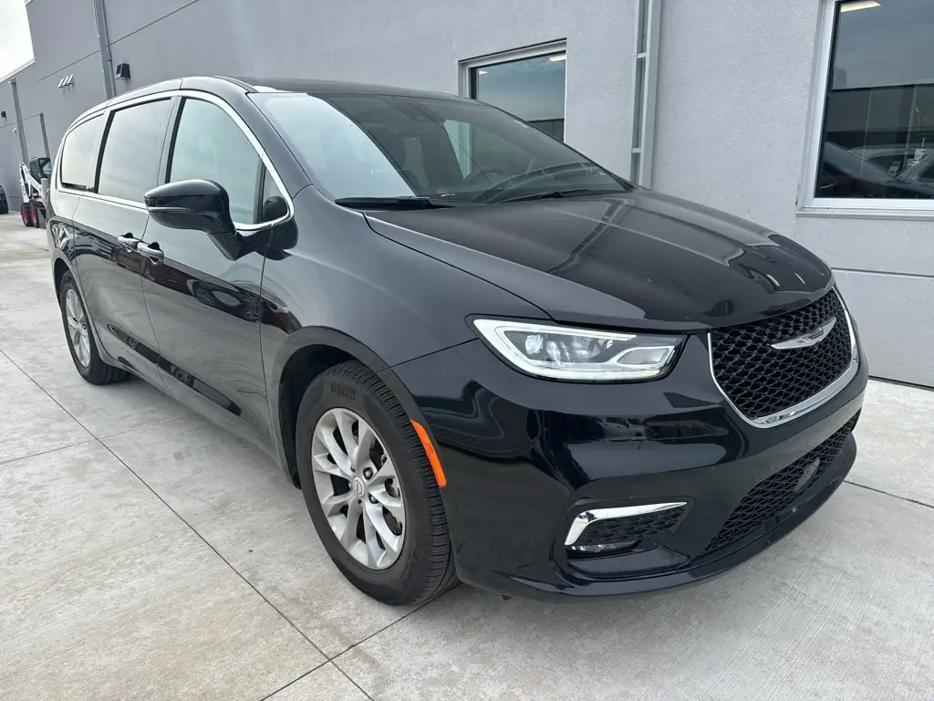 2026 Chrysler Pacifica Limited photo 1