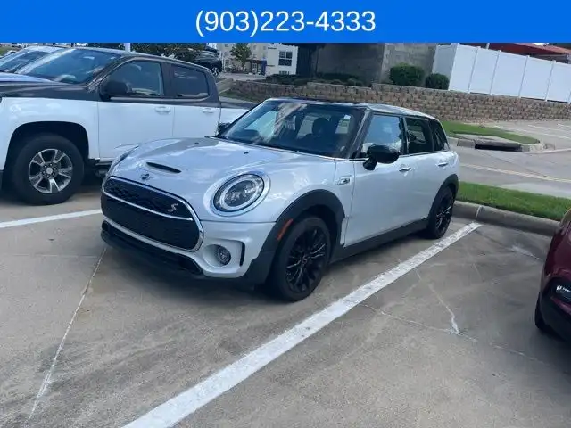 2022 MINI Clubman Cooper S's photo